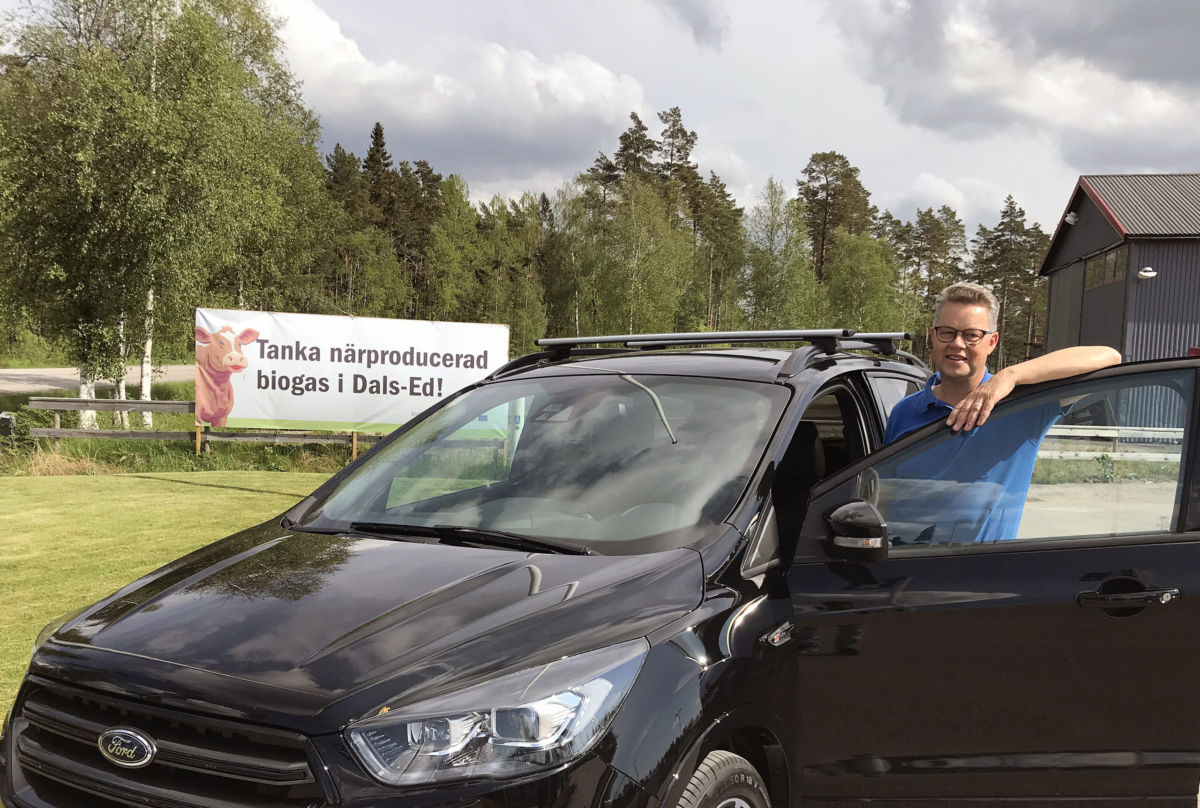 Martin Carling kör biogasbil. Dals-Ed.
