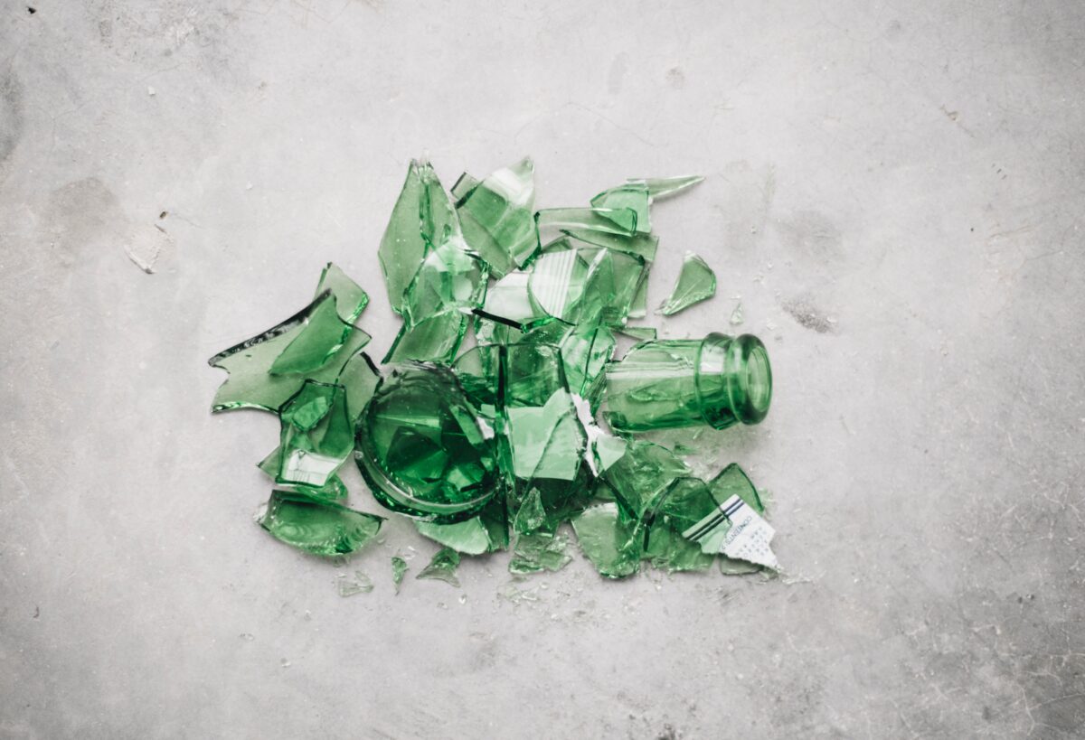 En krossad glasflaska