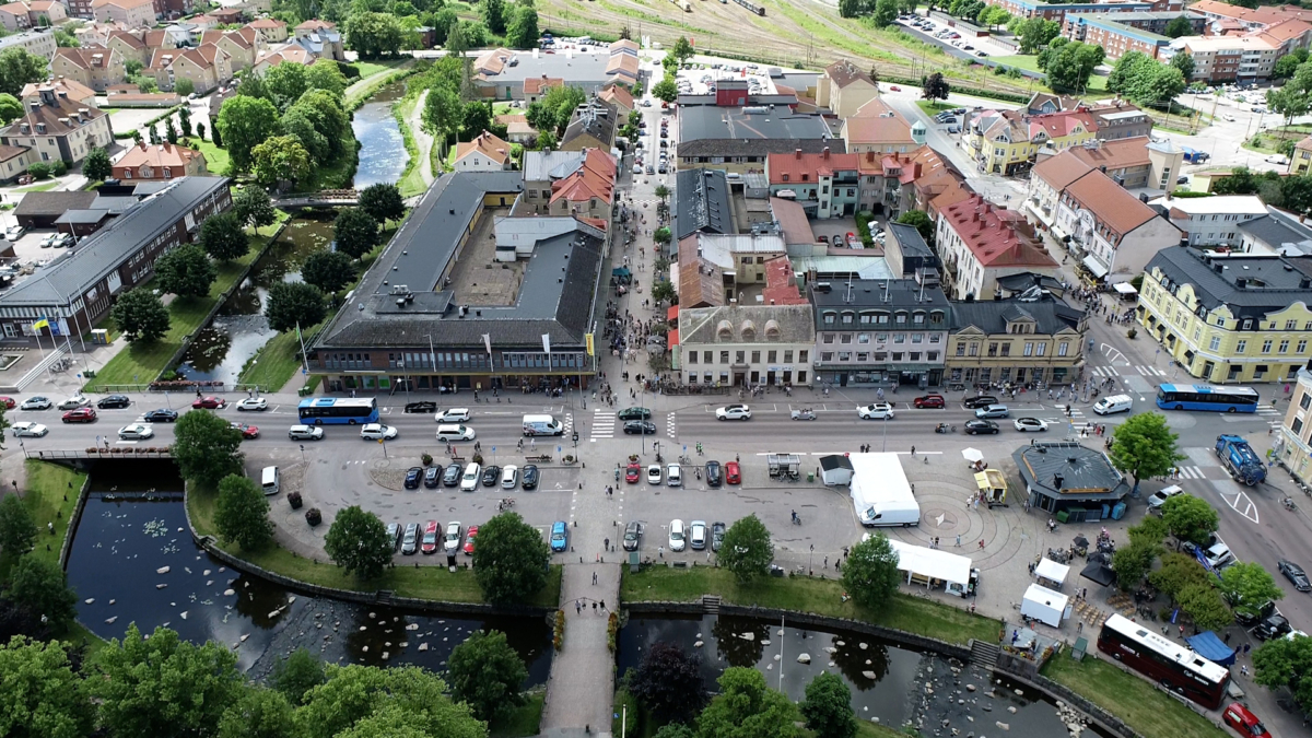Flygbild över centrala delarna av Åmål.