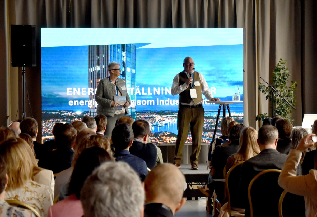 Christel Thuresson och Magnus på scenen under energikonferensen.