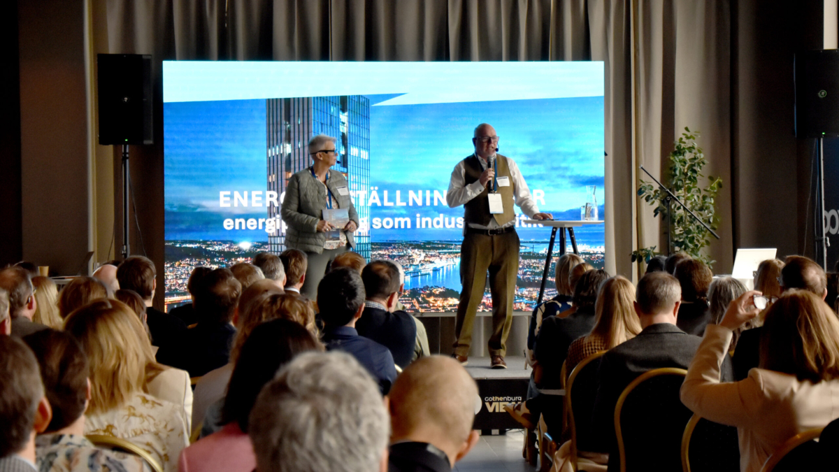 Christel Thuresson och Magnus på scenen under energikonferensen.