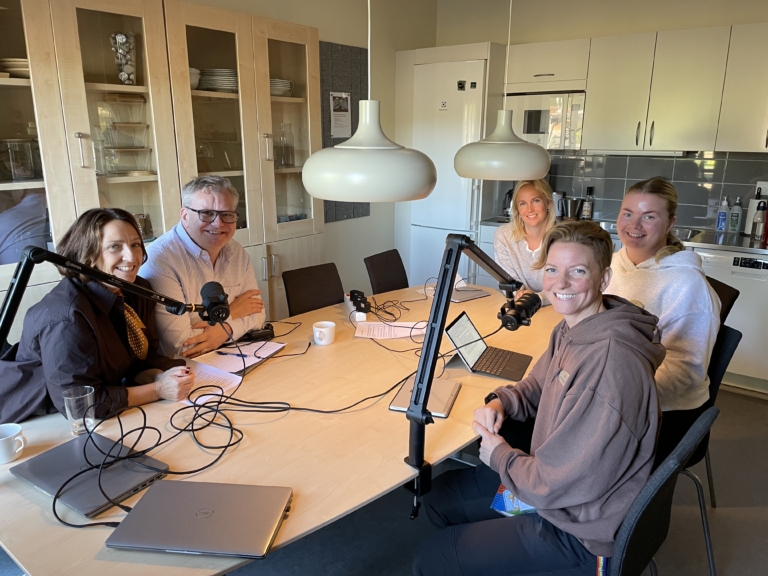 På bilden: Siren Linde, Martin Svärd, Pauline Andresen, Alma Christiansson och Lina Baganz.