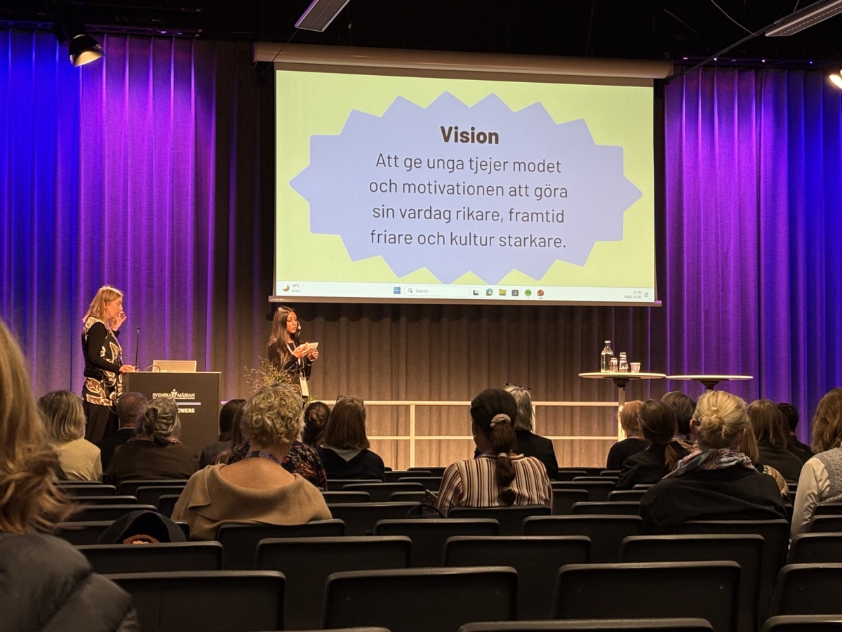 Presentation på scen med publik